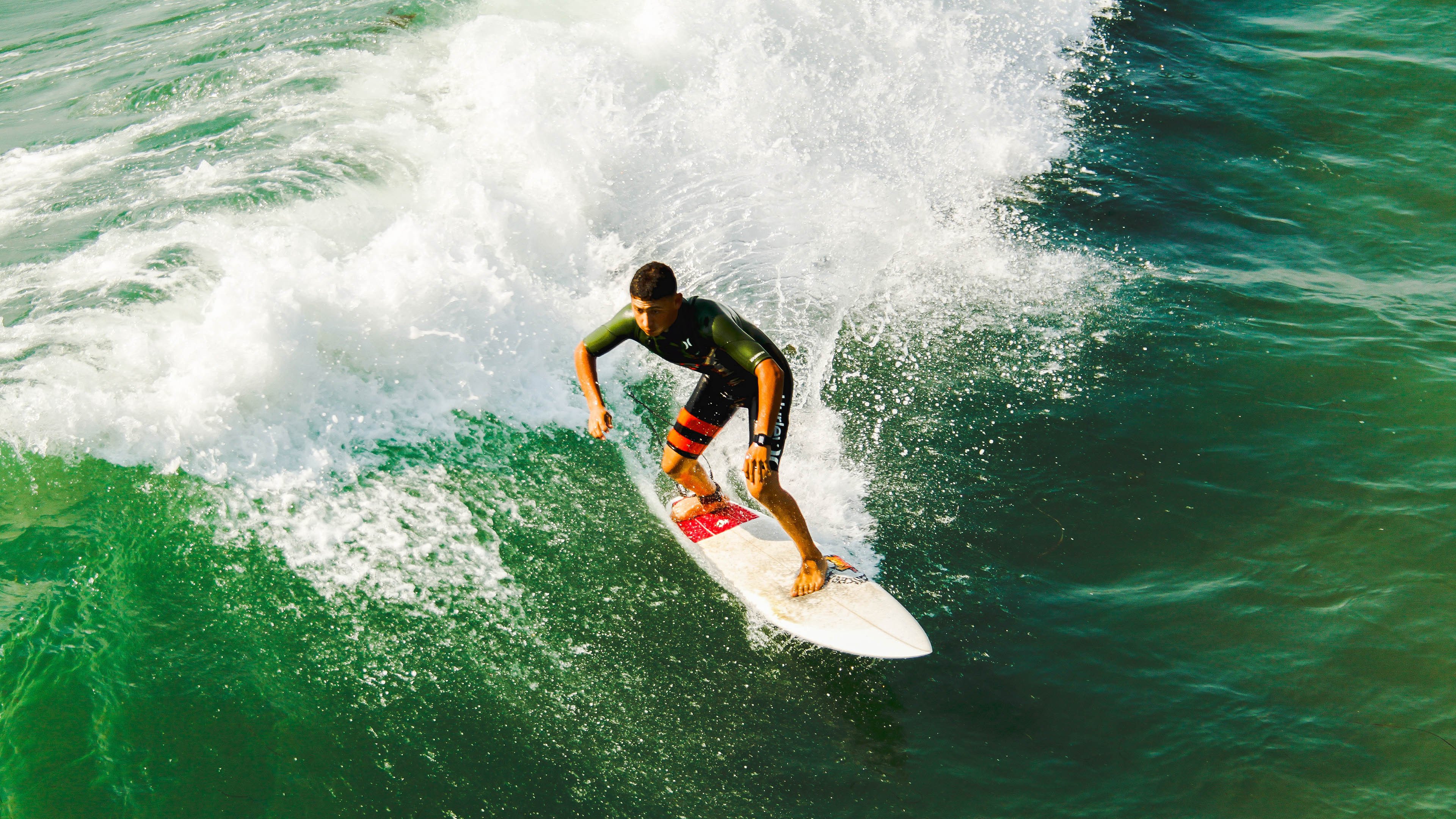 绿茵与硬木的双重奏，乌克兰险胜西班牙背后的意志，与德里赫特东决接管比赛的统治力