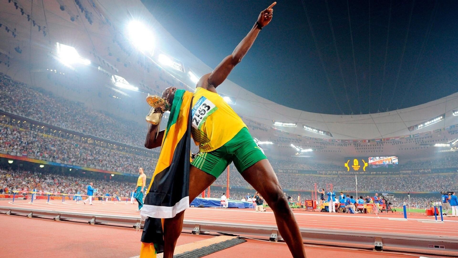 开云体育官方网站-德甲争冠战之夜，范弗利特点燃赛场