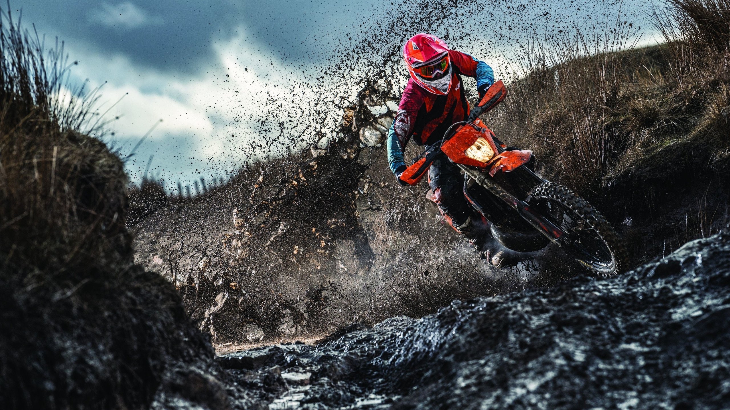 皮克终场绝杀封神！西班牙压哨逆转尼斯，硬仗之王名不虚传